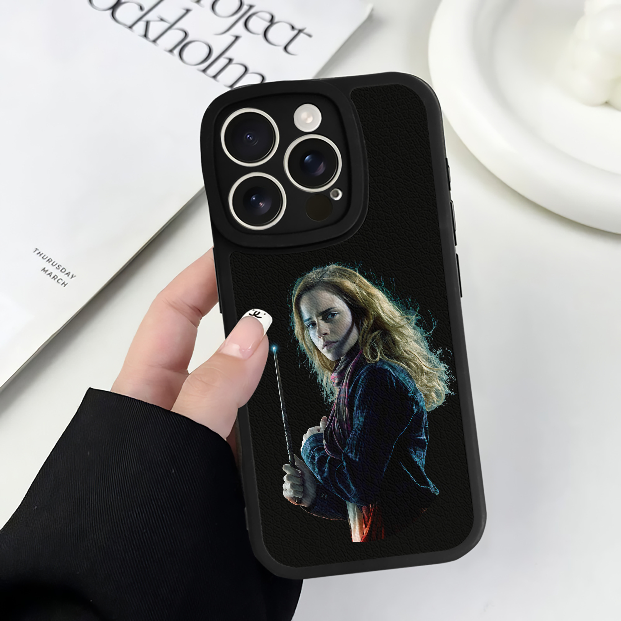 （画像用） Harry Potter ハリー・ポッターシリーズ 【iPhone 16シリーズ対応】シリコンスマホケース（レザー調） 材質：シリコン